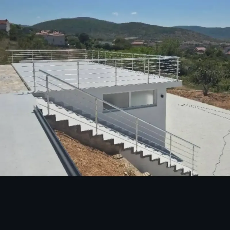 Aluminijska ograda na krovnoj terasi i uz vanjske stepenice